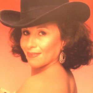 Meet your Posher, Zoila isabel